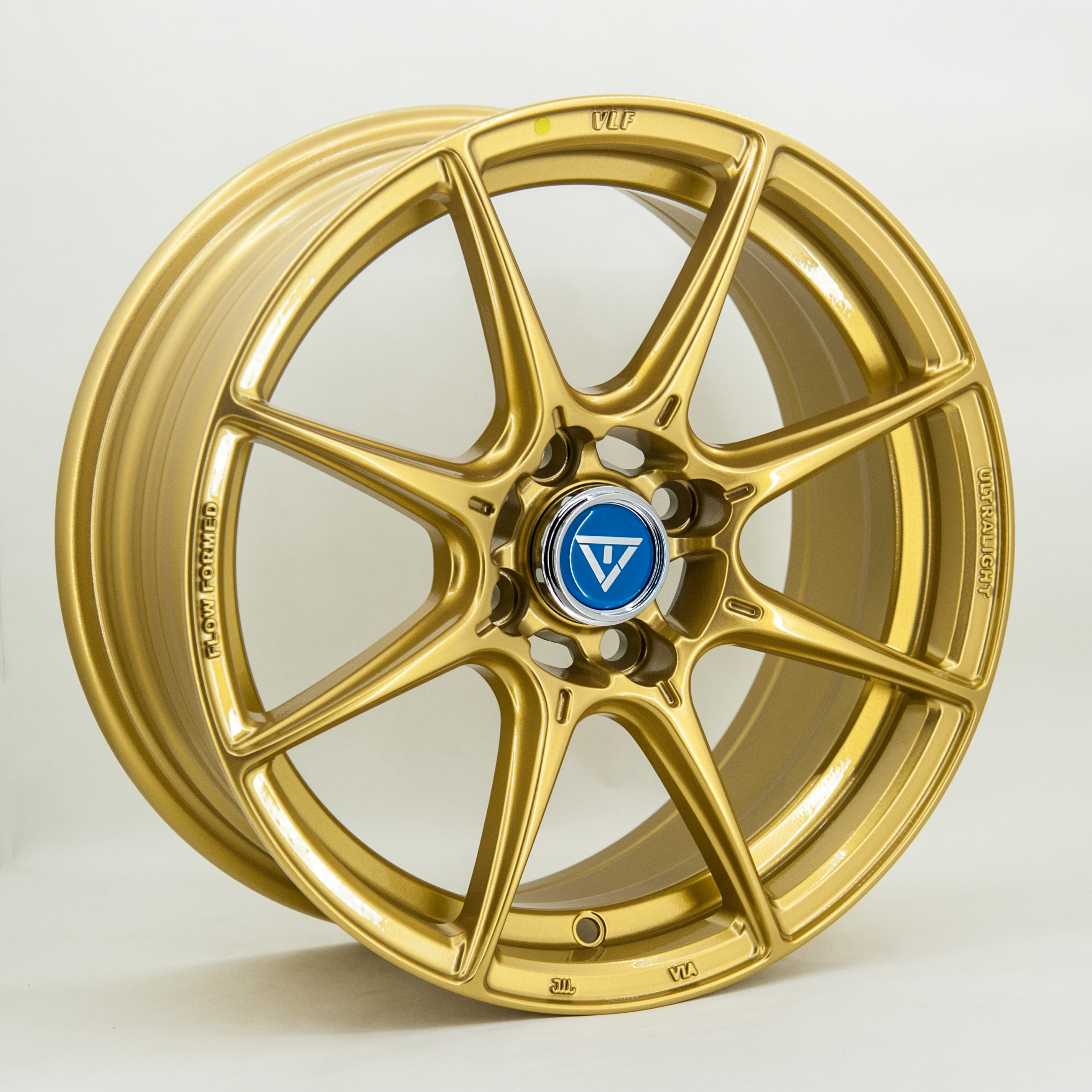 Gt VLF02 6.5x15 4x100 ET35 DIA 73.1 Gold