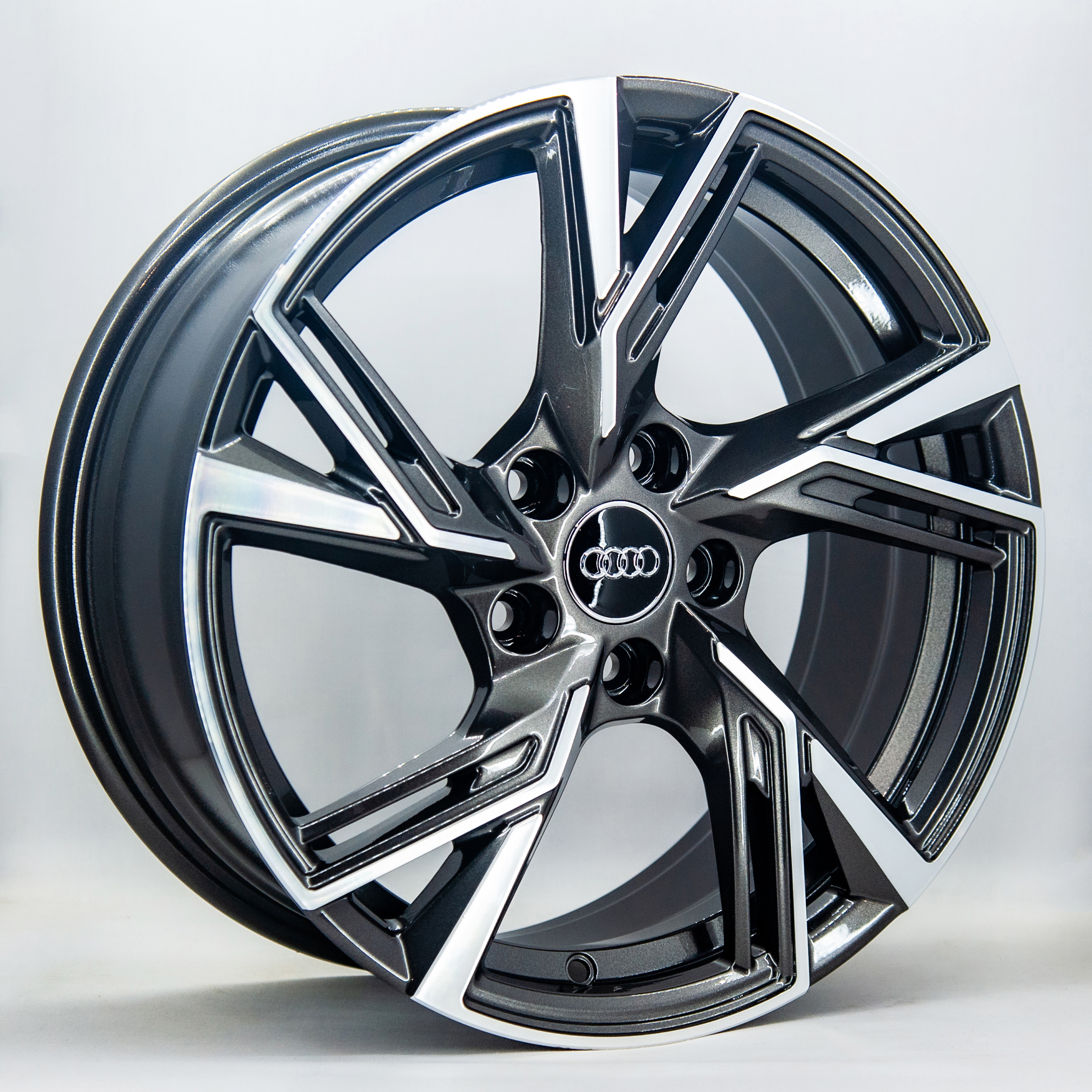 Audi R6 7.5x17 5x112 ET35 DIA 66.45 GMF