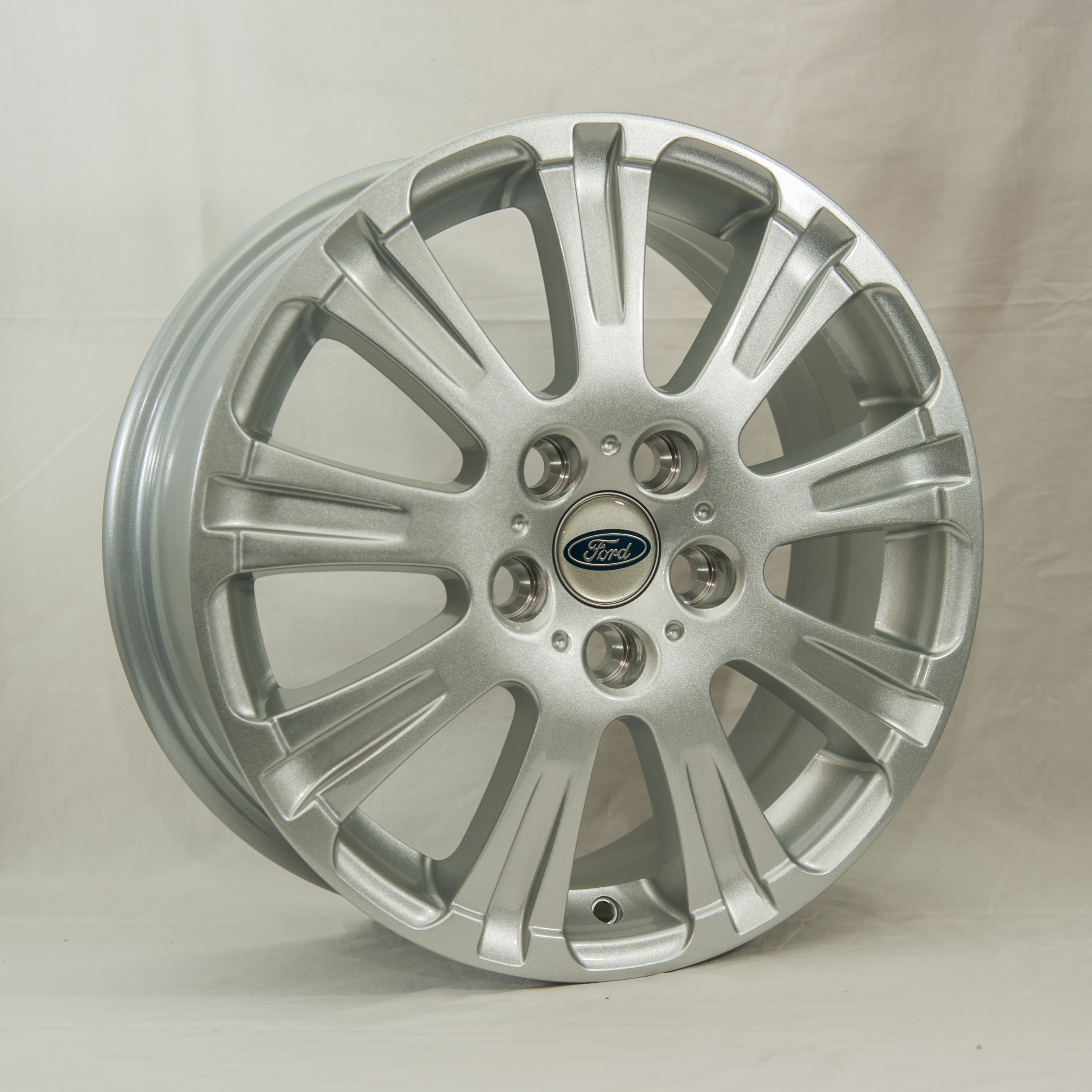 Ford GT ZY610 6.5x16 5x108 ET52.5 DIA 63.4 silver