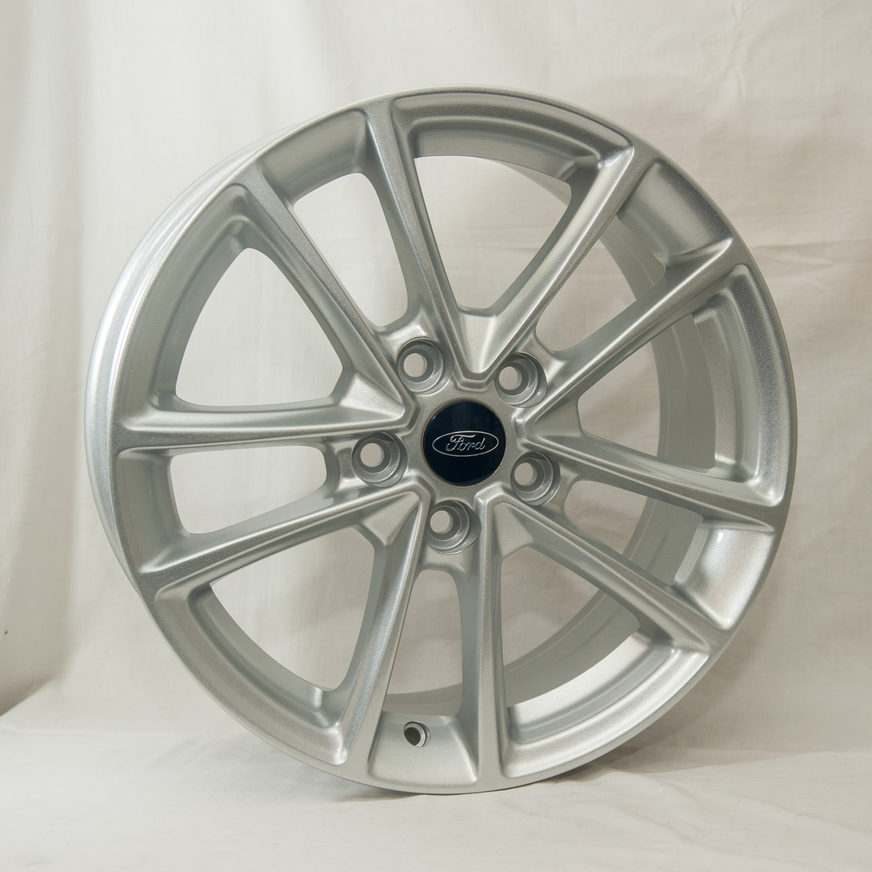 Ford GT166136 7x16 5x108 ET50 DIA 63.4 silver