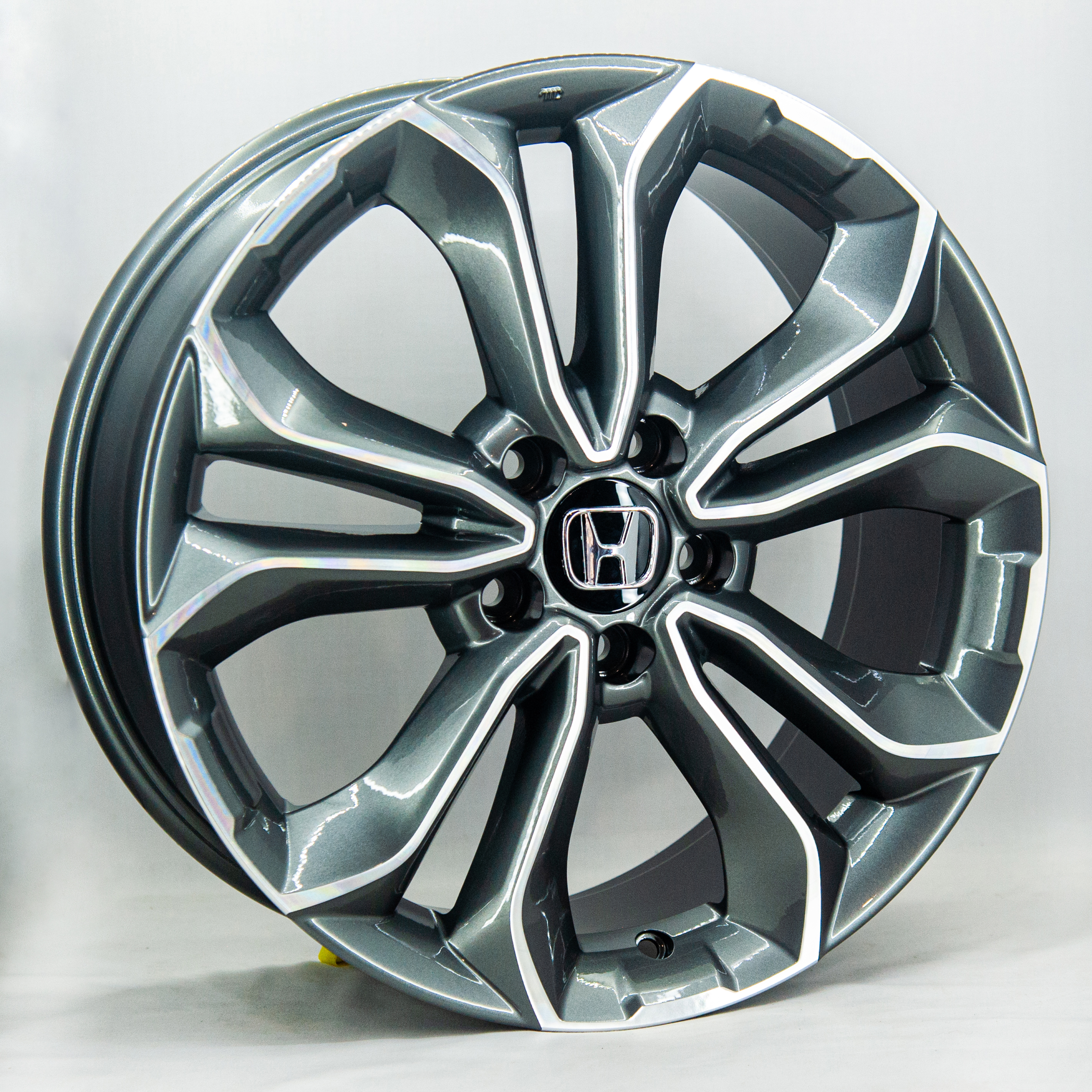 Honda GT 5961 7.5x18 5x114.3 ET45 DIA 64.1 MG